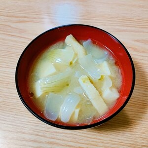 玉ねぎと豆腐の簡単みそ汁